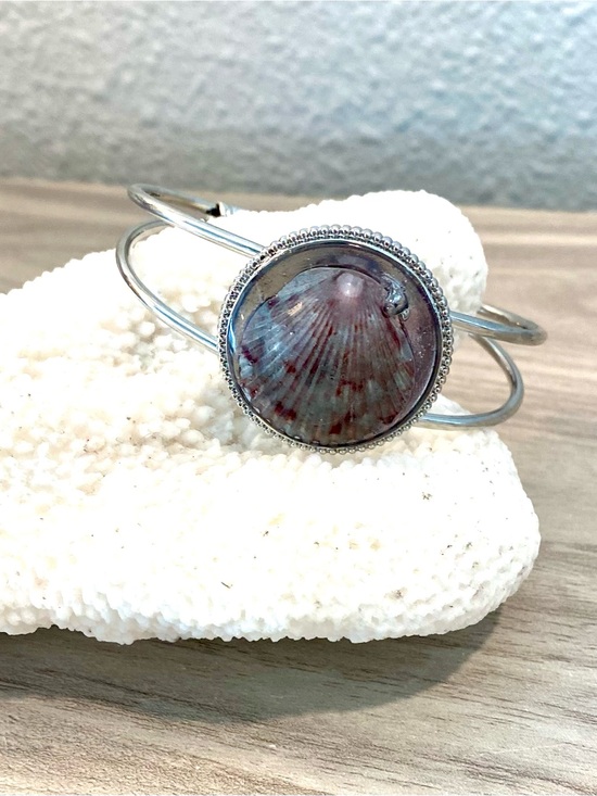 Jewelry - 124. Silver Bangle Bracelet with Sanibel island calico scallop shell accent